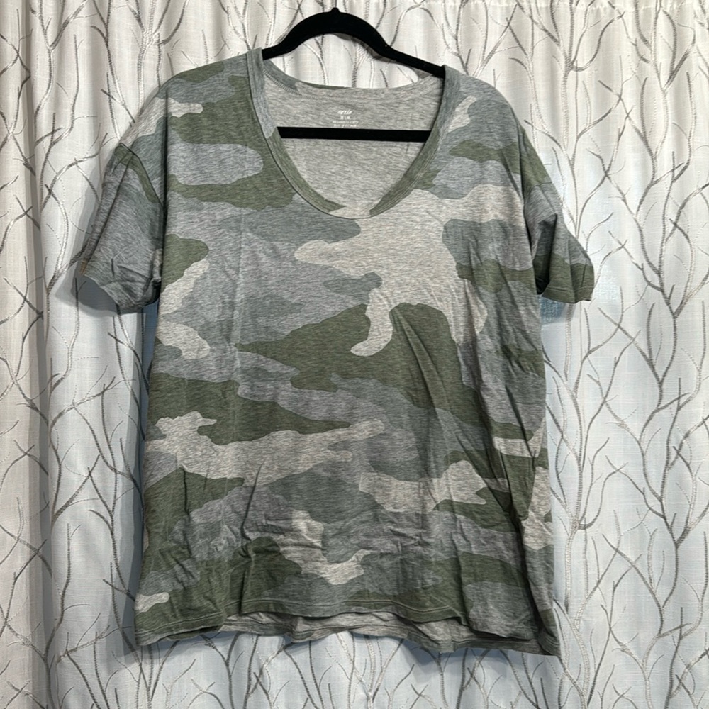 Aerie Camo Tee Size Medium
